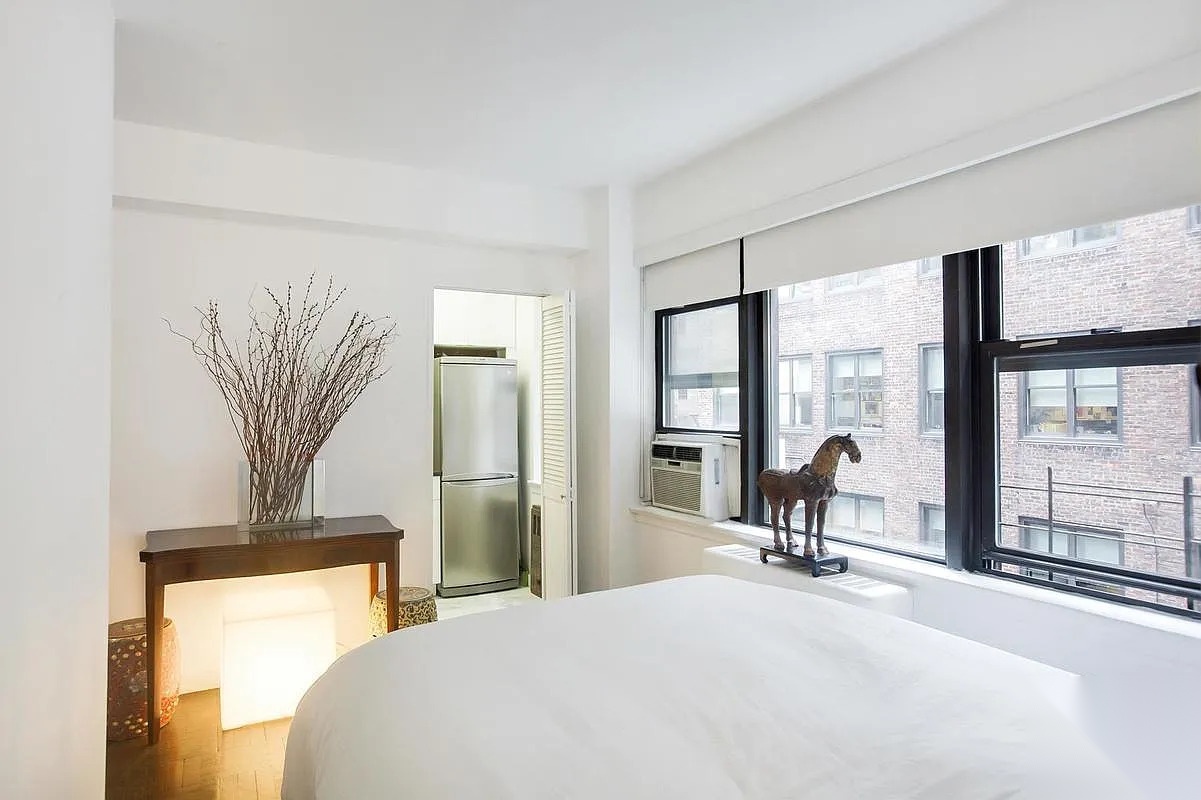 240 East 46th Street, #5A &mdash; Sleeping alcove, second view