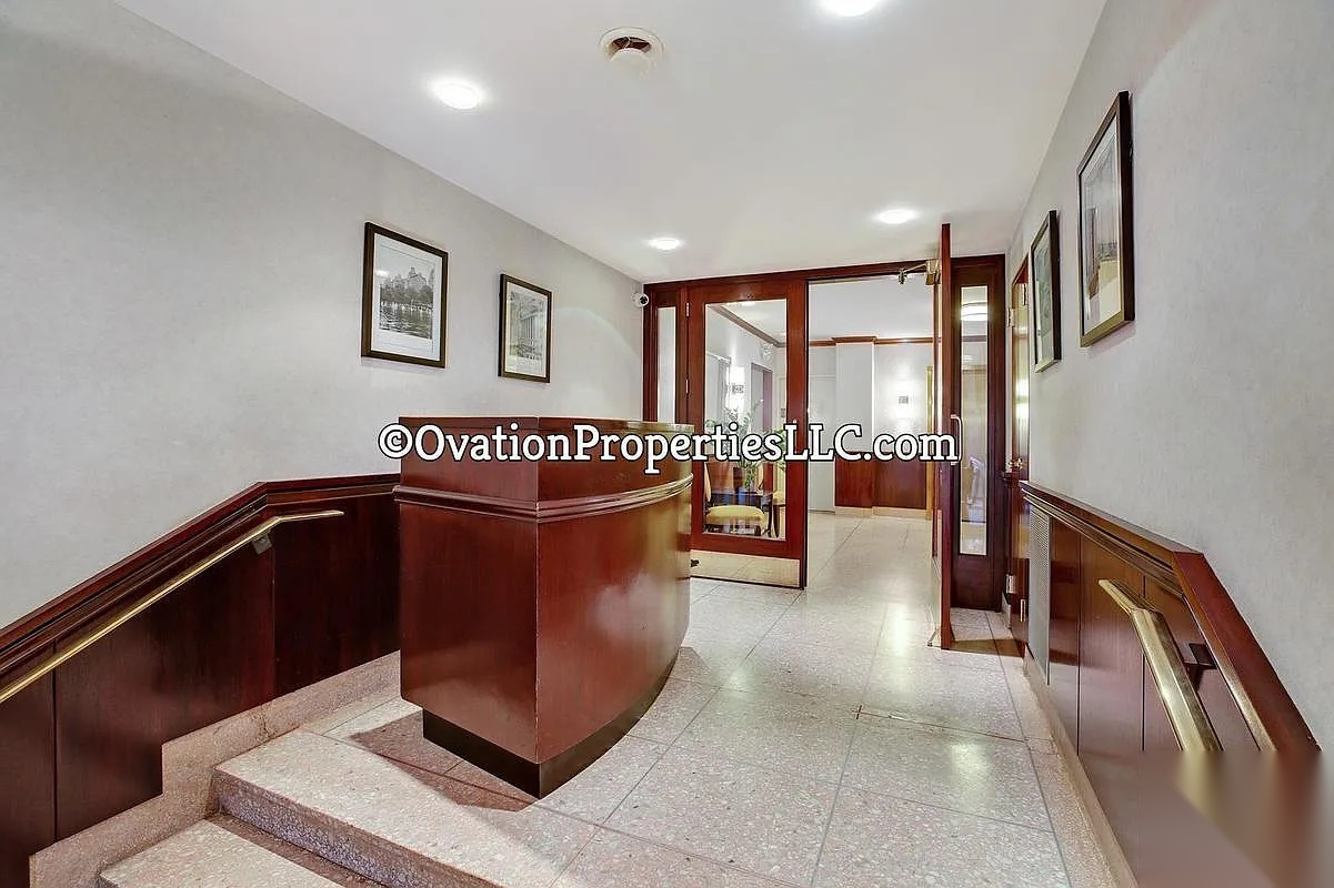 240 East 46th Street, #5A &mdash; Building foyer