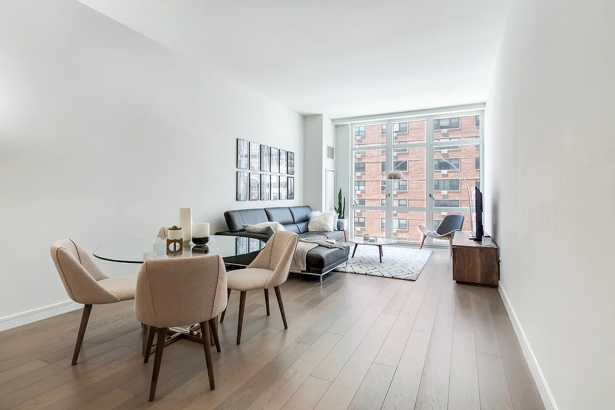 305 East 51st Street, #4H &mdash; Dining area and living room